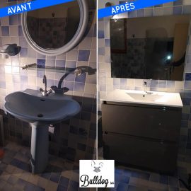 Petite fraîcheur d'une salle de bain sur Pertuis avec remplacement de l'ensemble lavabo, robinet, miroir, éclairage.
